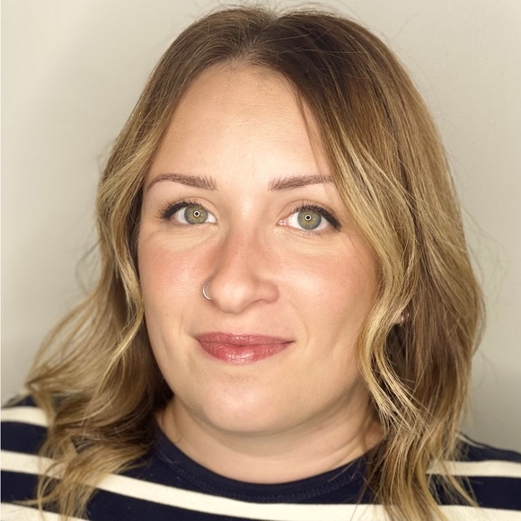 Meet your Posher, Gabriella - Picture 1 of 1